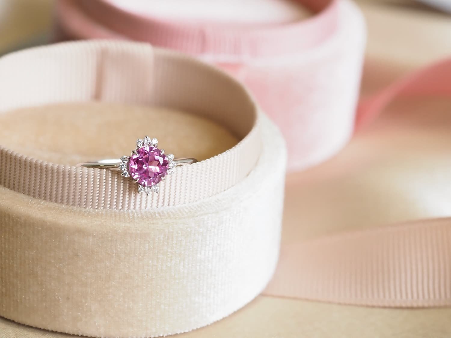 Pink sapphire in white gold